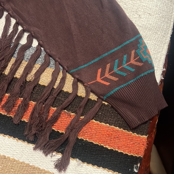 Thunderbird sweater with fringe - Picture 3 of 4